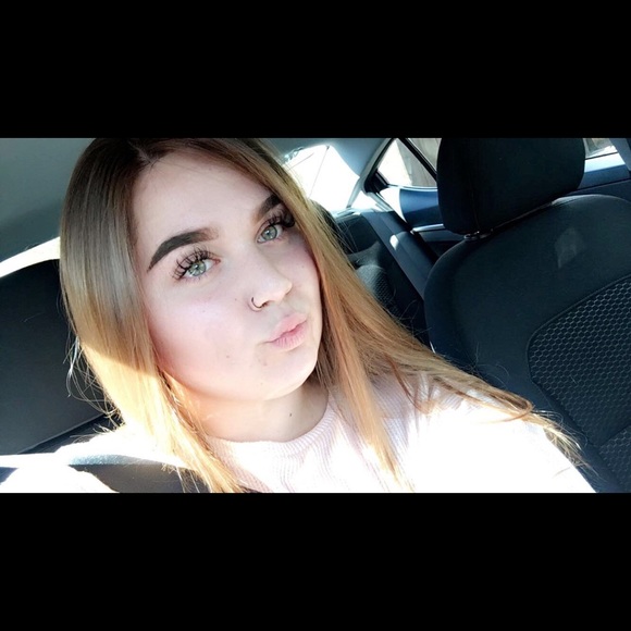 Meet your Posher, Hailey - Picture 1 of 1